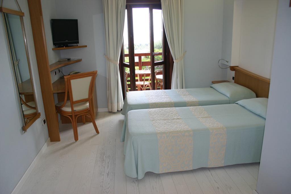 Hotel Cala Reale Stintino Eksteriør billede